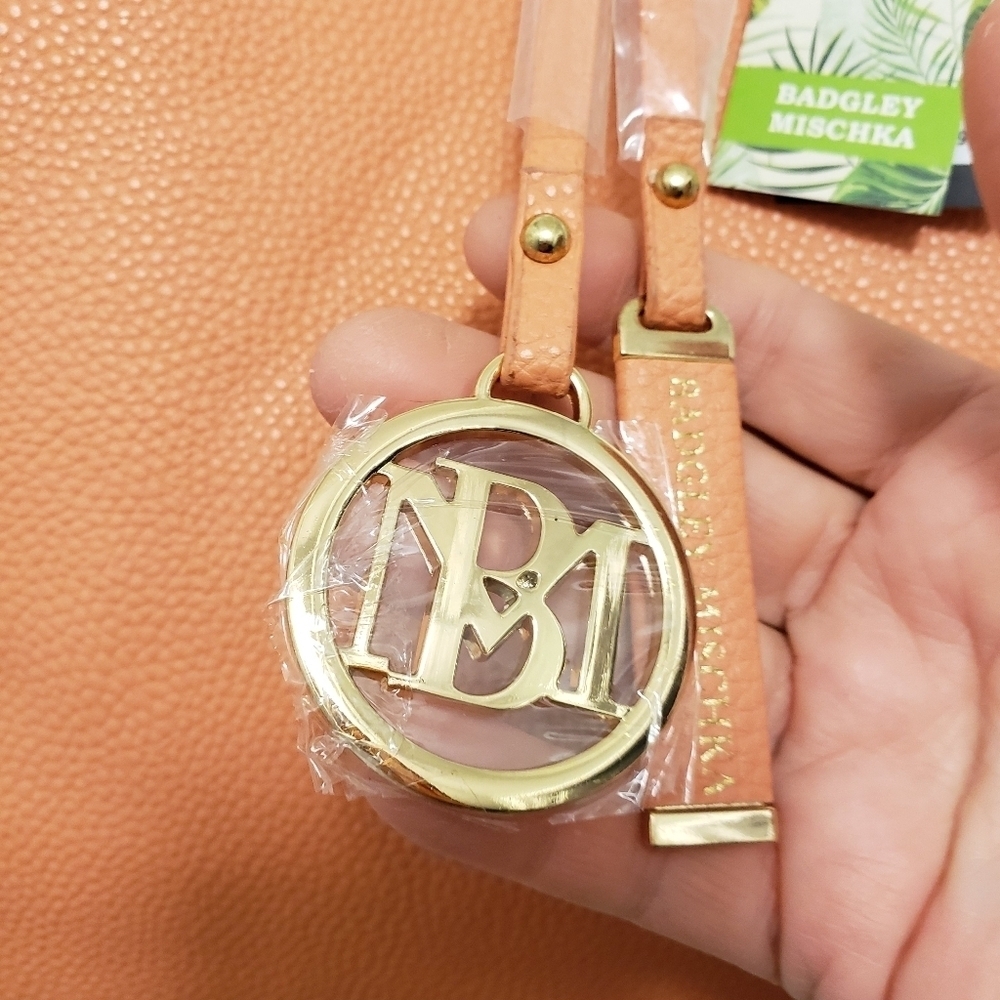 NWT Badgley MISCHKA Coral Vegan Leather Decoratuve Chain Tote Retail $139 Chic - Picture 2 of 9